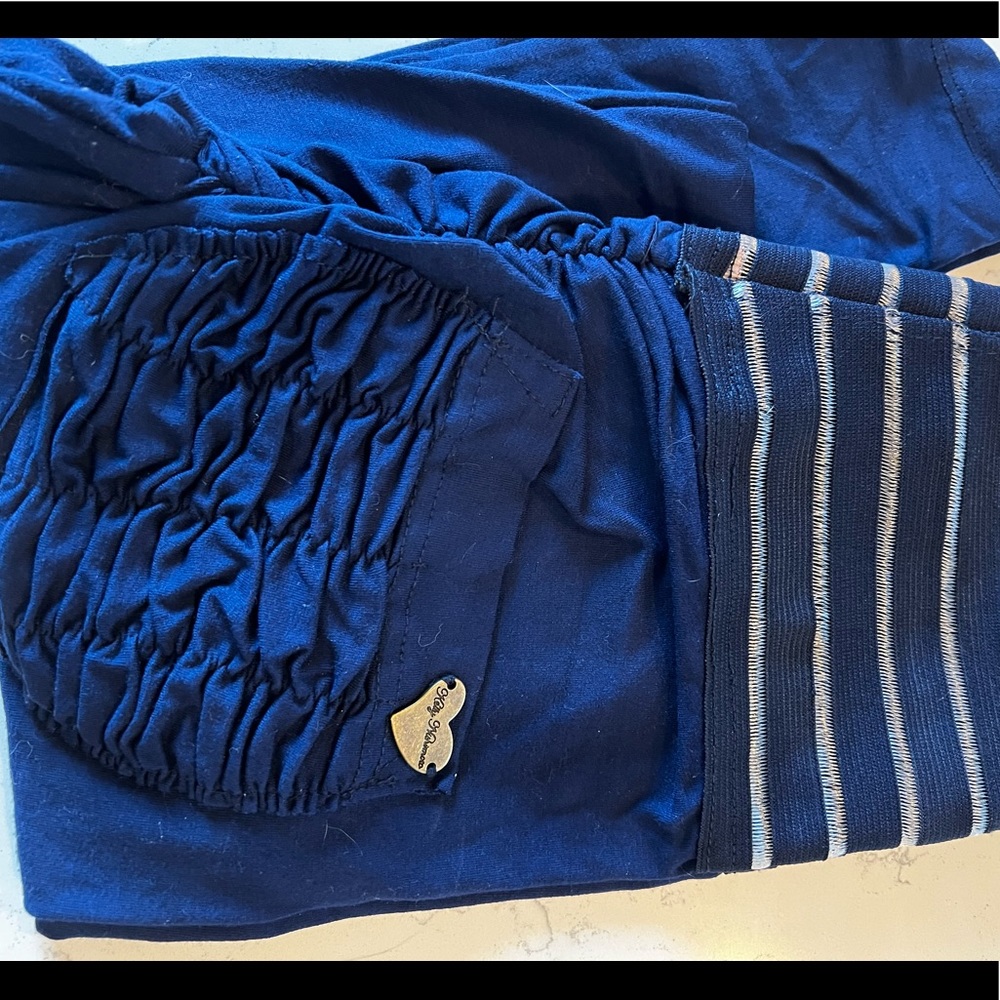 Cute Booty Lounge royal blue leggings.